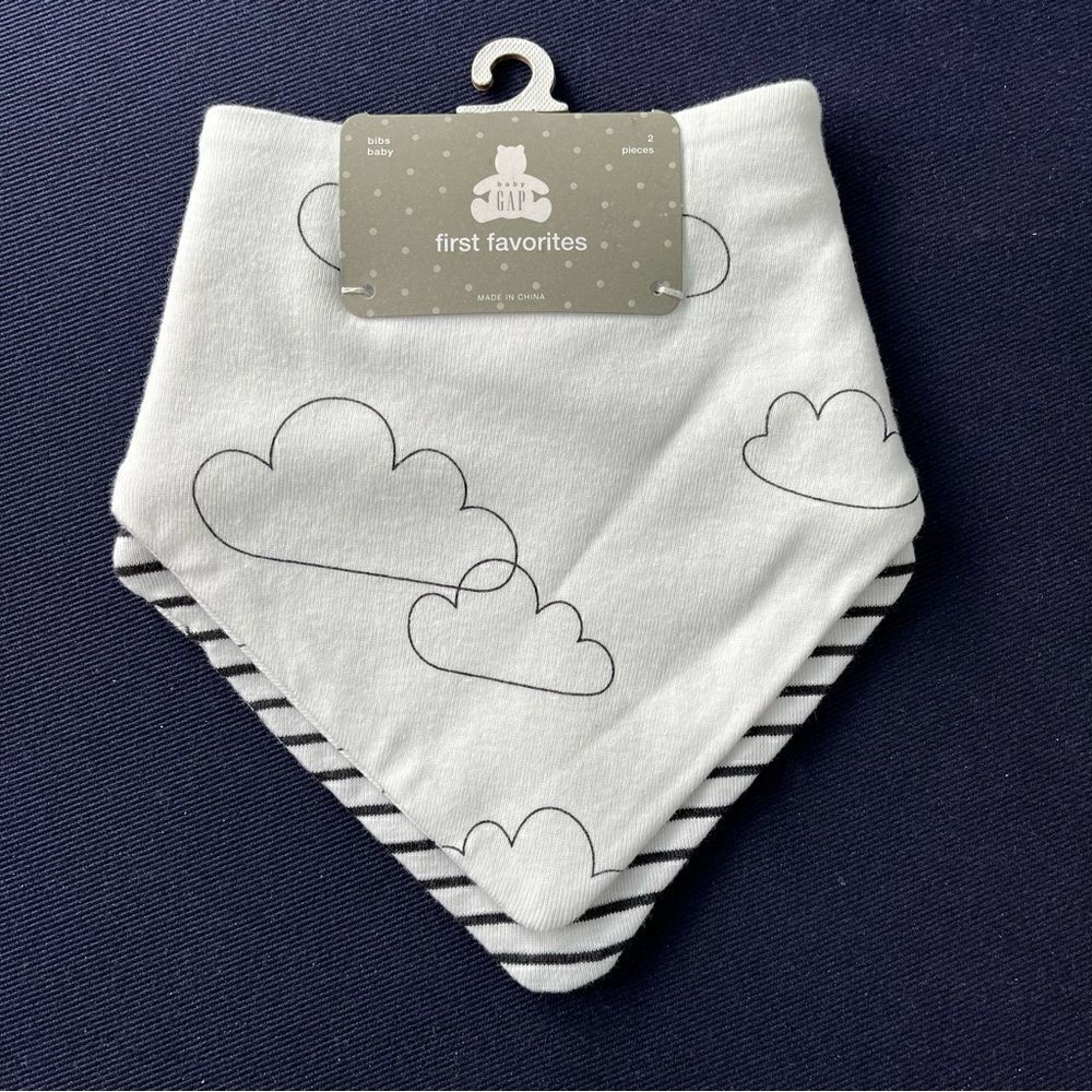 NEW Baby Gap First Favorites Soft Gender Neutral Black and White 2 Piece Bib Set